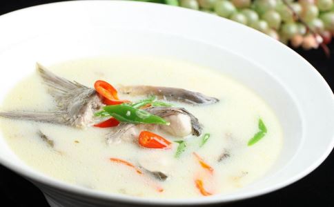 夏季手脚冰凉怎么回事 有哪些方法能调理 夏季手脚冰凉怎么回事 夏季手脚冰凉怎么办 夏季手脚冰凉吃什么好