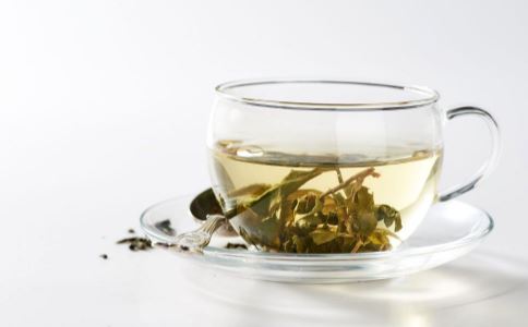 浓茶不宜喝太多 小心导致心律失常 浓茶喝多有什么危害 经常喝浓茶的危害 喝浓茶好吗