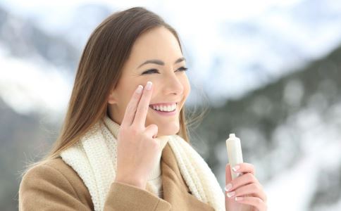 冬季女性怎么保养皮肤 掌握3个方法 冬季女性怎么保养皮肤 冬季护肤有哪些方法 冬季护肤要注意什么