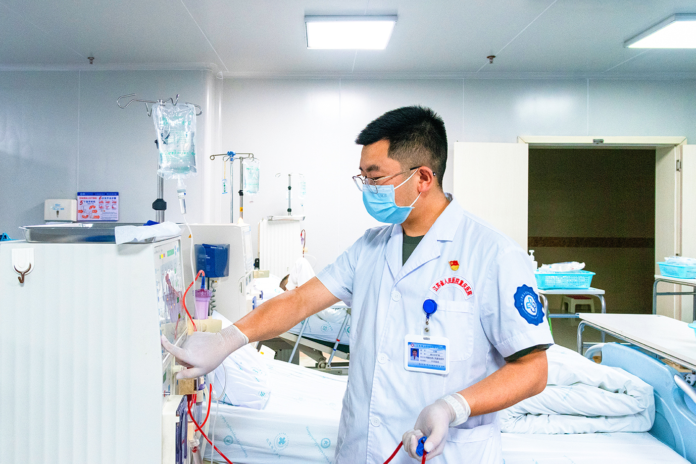 护士节特别策划 | 守护百姓健康 致敬护理队伍中的“他”力量