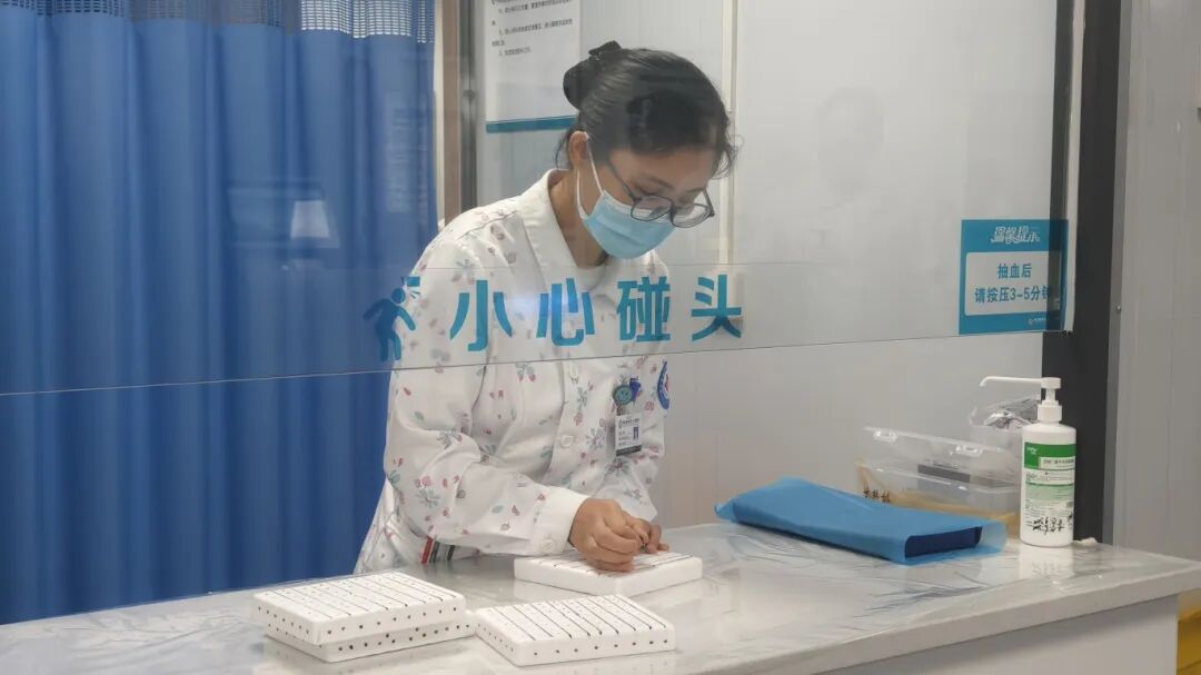 仁心仁闻 | 向碧荣：苦练“飞针”让采血少痛感